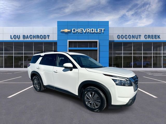 Used 2025 Nissan Pathfinder SV image 2