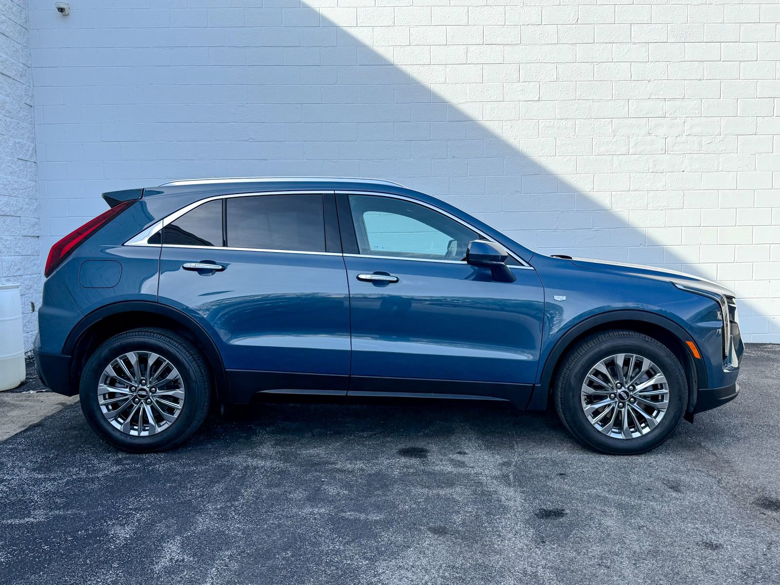 Certified 2024 Cadillac XT4 Premium Luxury w/ Technology Package image 5