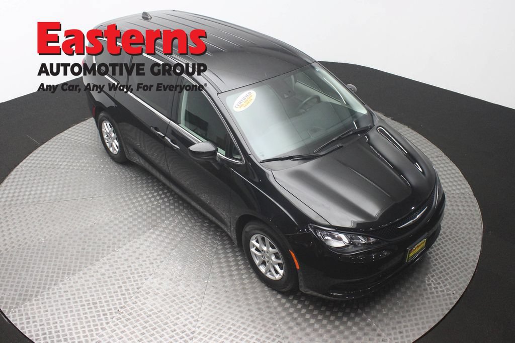 Used 2024 Chrysler Voyager LX FWD image 3