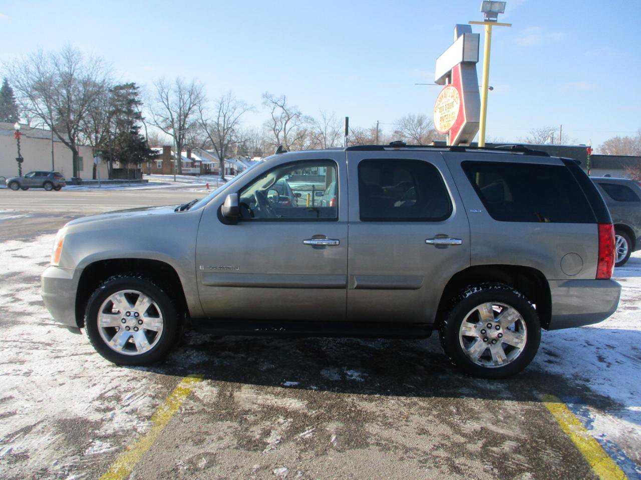 Used 2009 GMC Yukon SLT AWD/4WD image 4