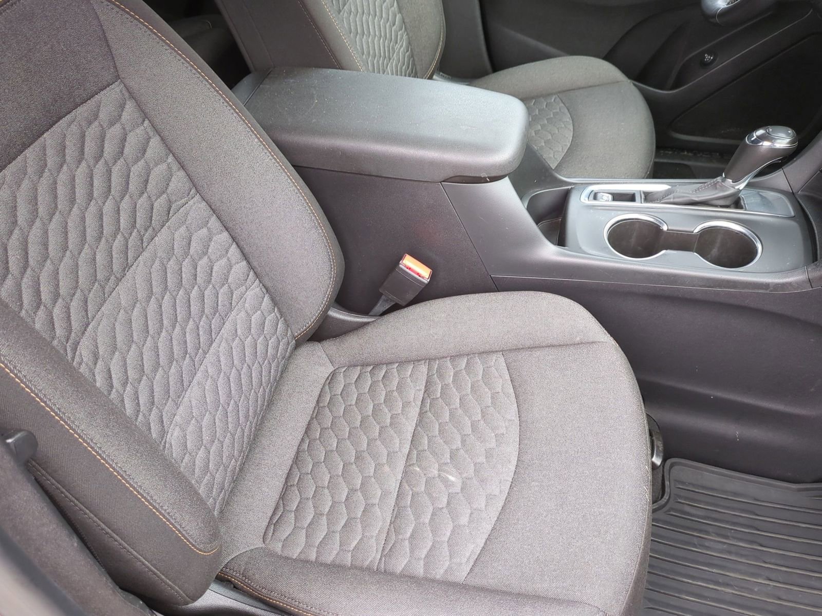 Used 2019 Chevrolet Equinox LT w/ Driver Convenience Package image 27