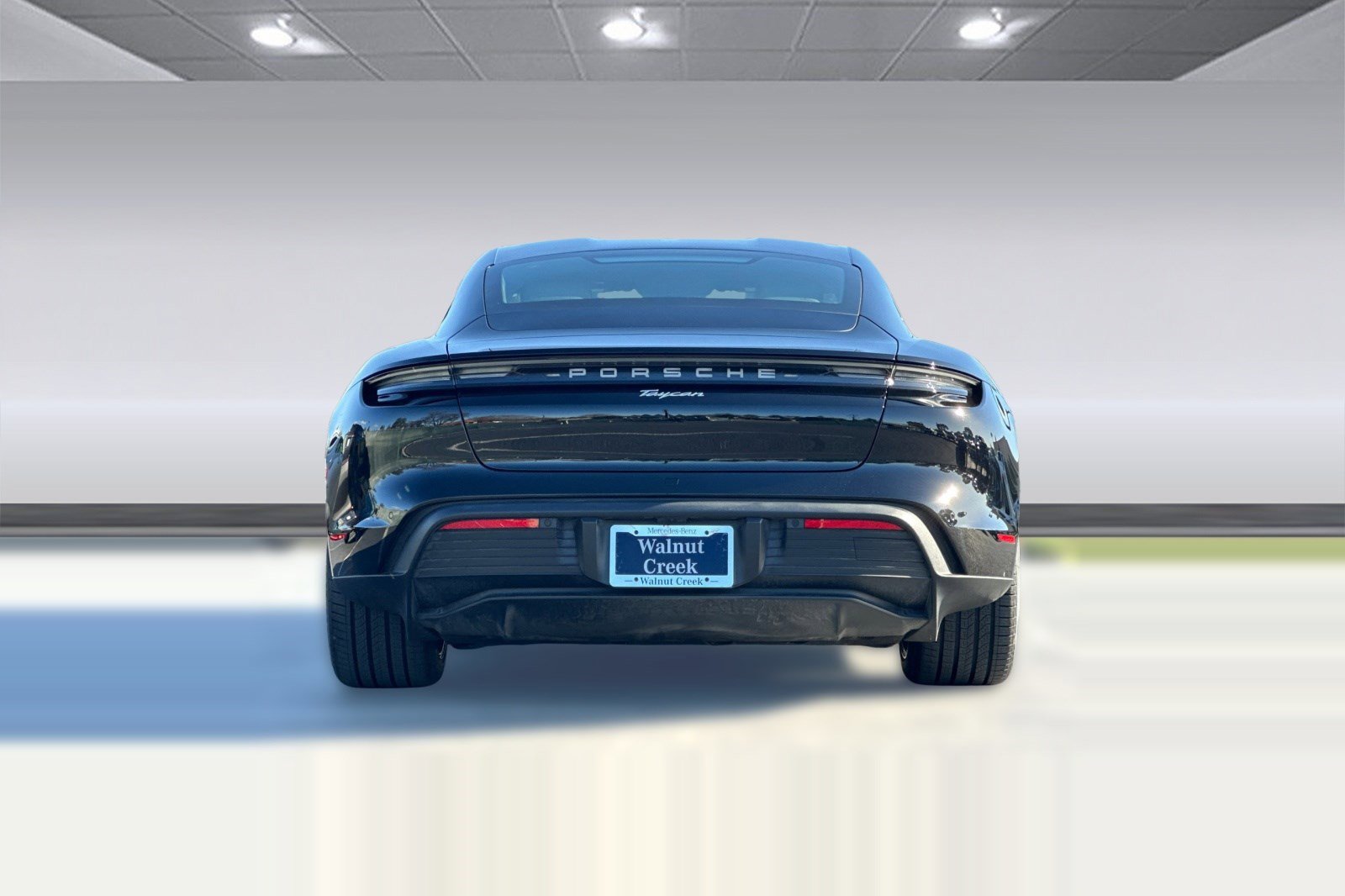 Used 2024 Porsche Taycan image 9