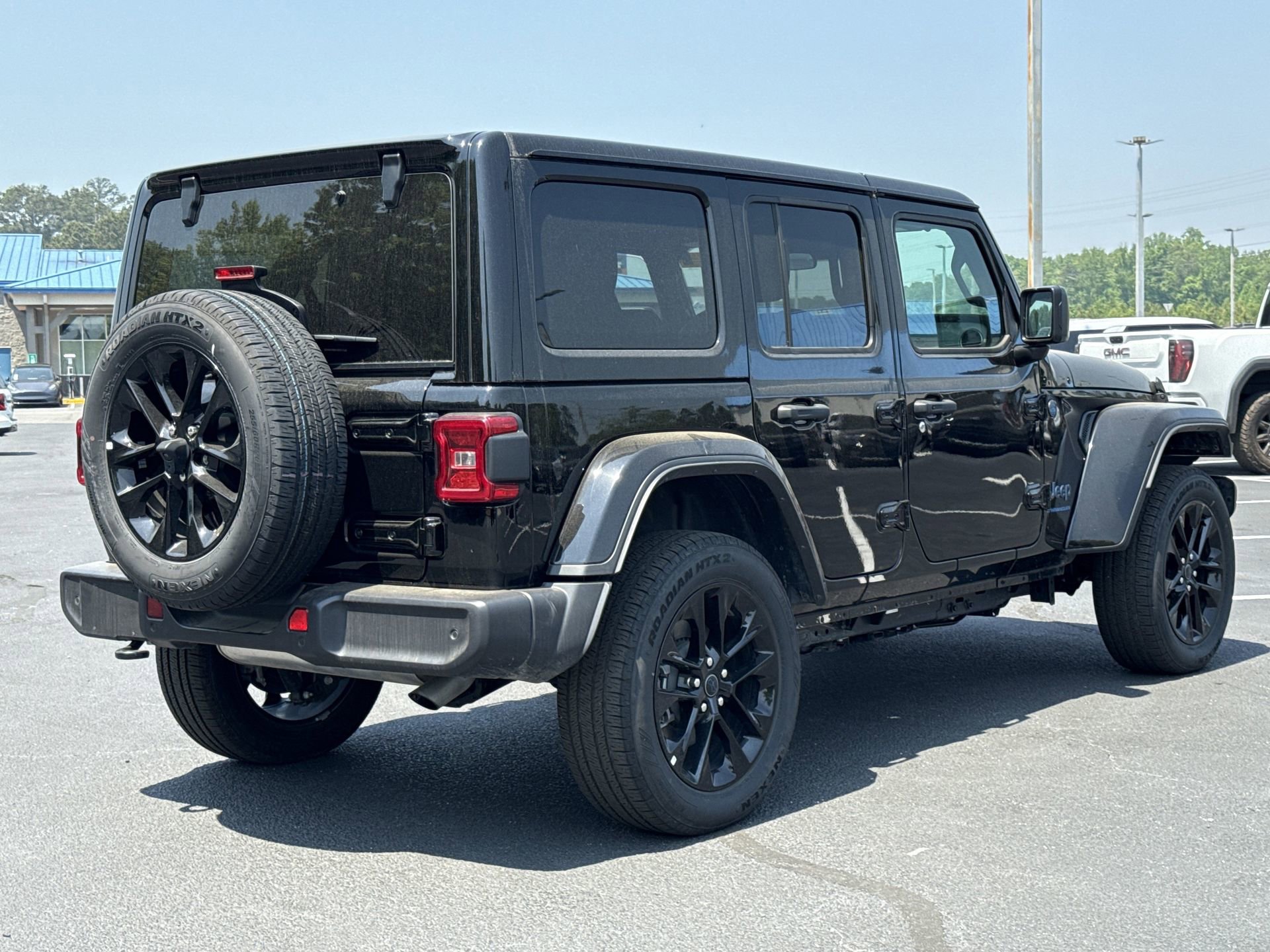 Used 2025 Jeep Wrangler Unlimited Sahara w/ Safety Group AWD/4WD image 22