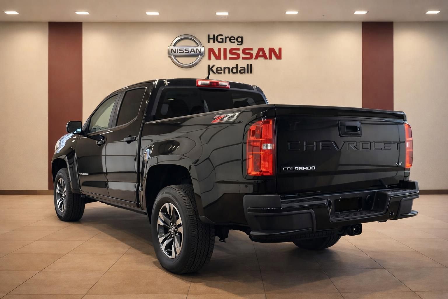 Used 2022 Chevrolet Colorado Z71 RWD image 2