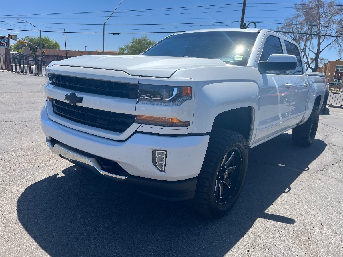 Used 2018 Chevrolet Silverado 1500 LT w/ All Star Edition AWD/4WD image 11