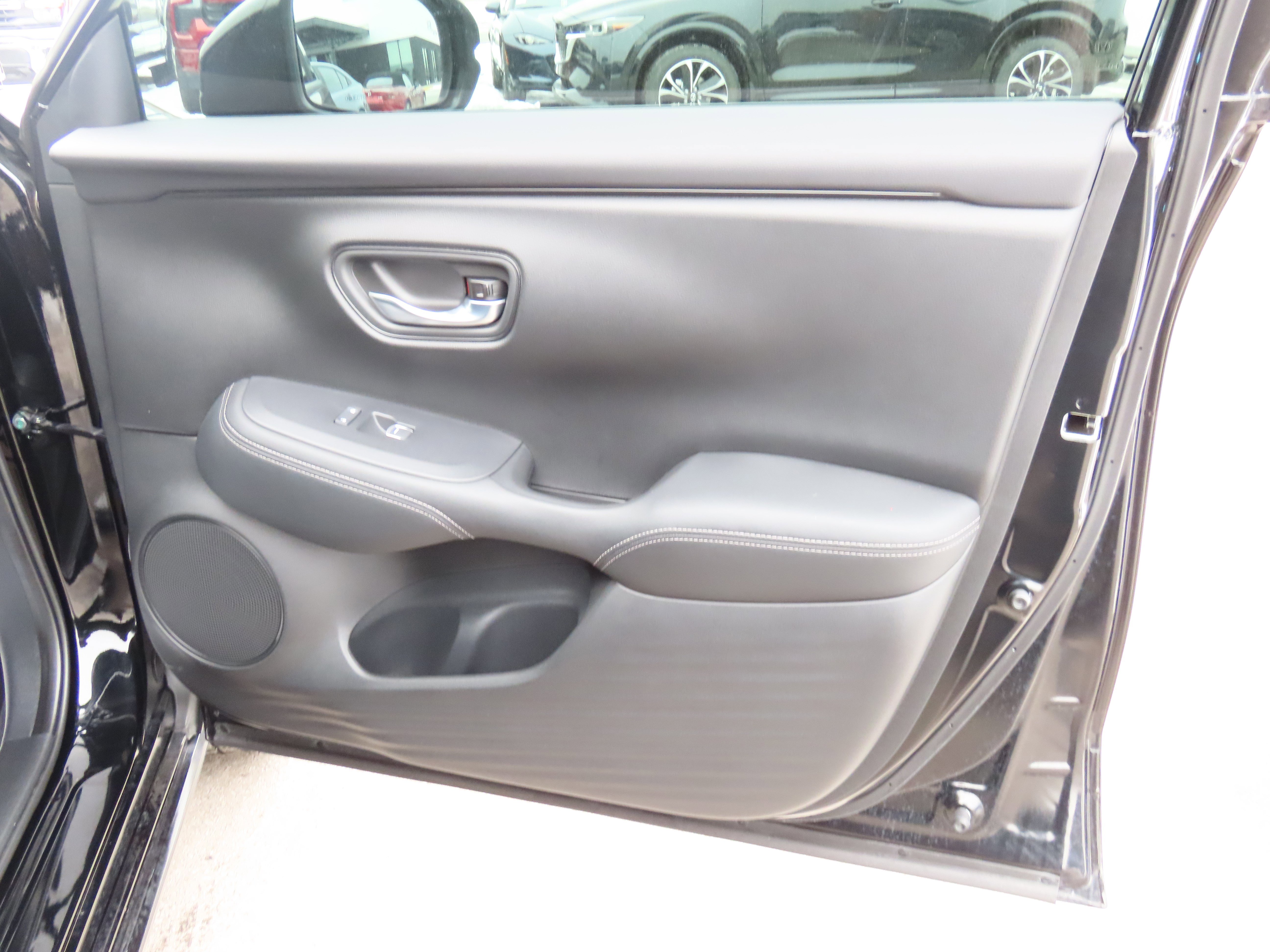 Used 2024 Honda HR-V EX-L image 9