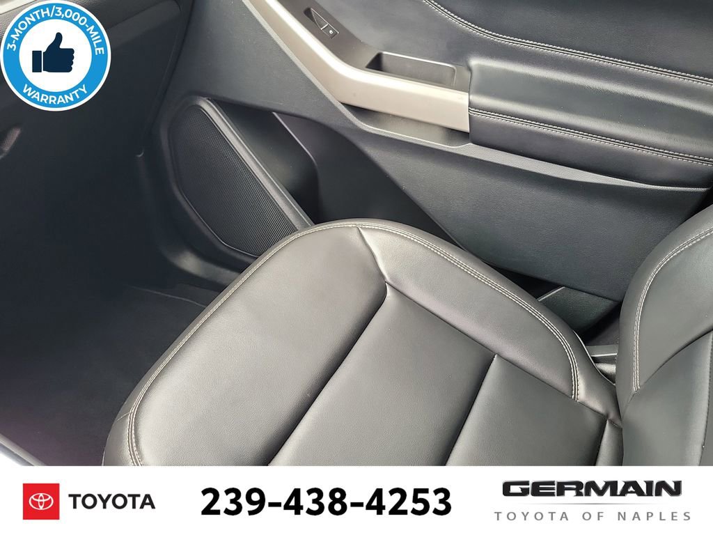 Used 2022 Ford Explorer XLT w/ Equipment Group 202A image 29