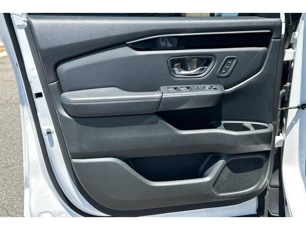Certified 2025 Honda Pilot Touring image 11