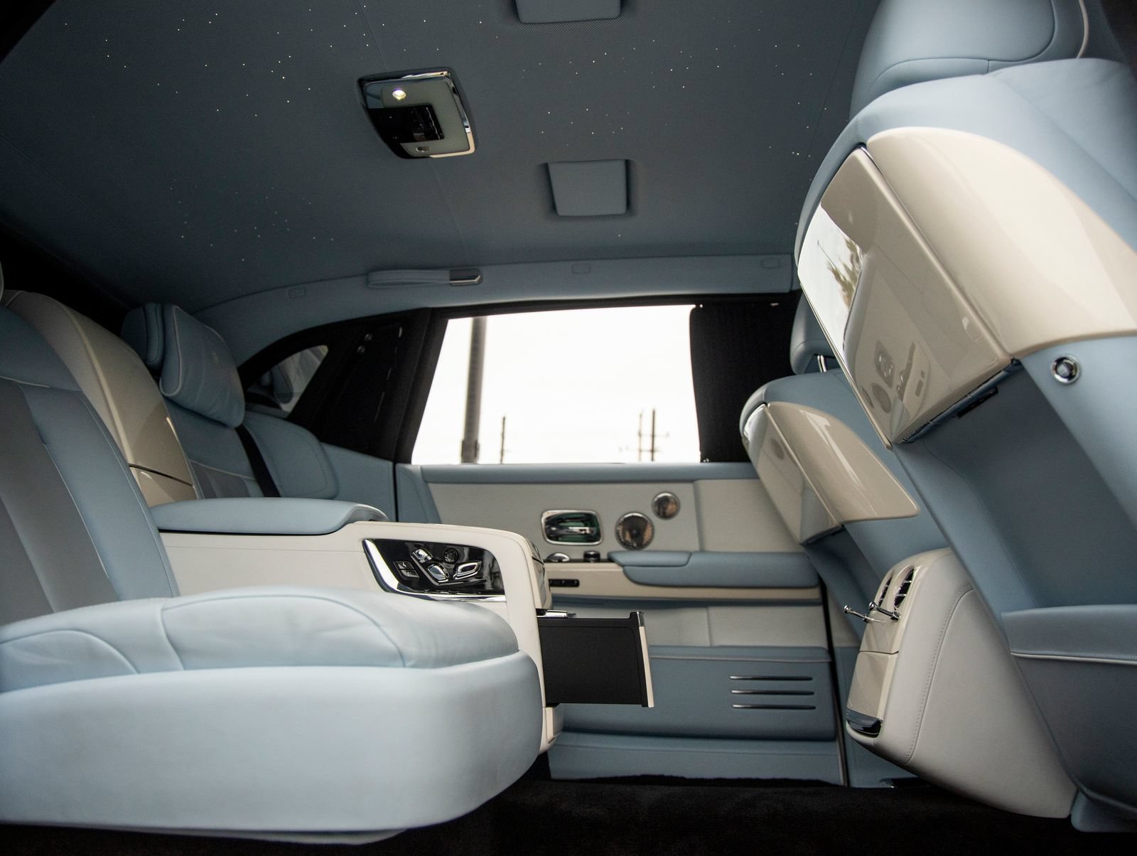 Used 2023 Rolls-Royce Phantom Extended Wheelbase w/ Leather Finishing Pack RWD image 59