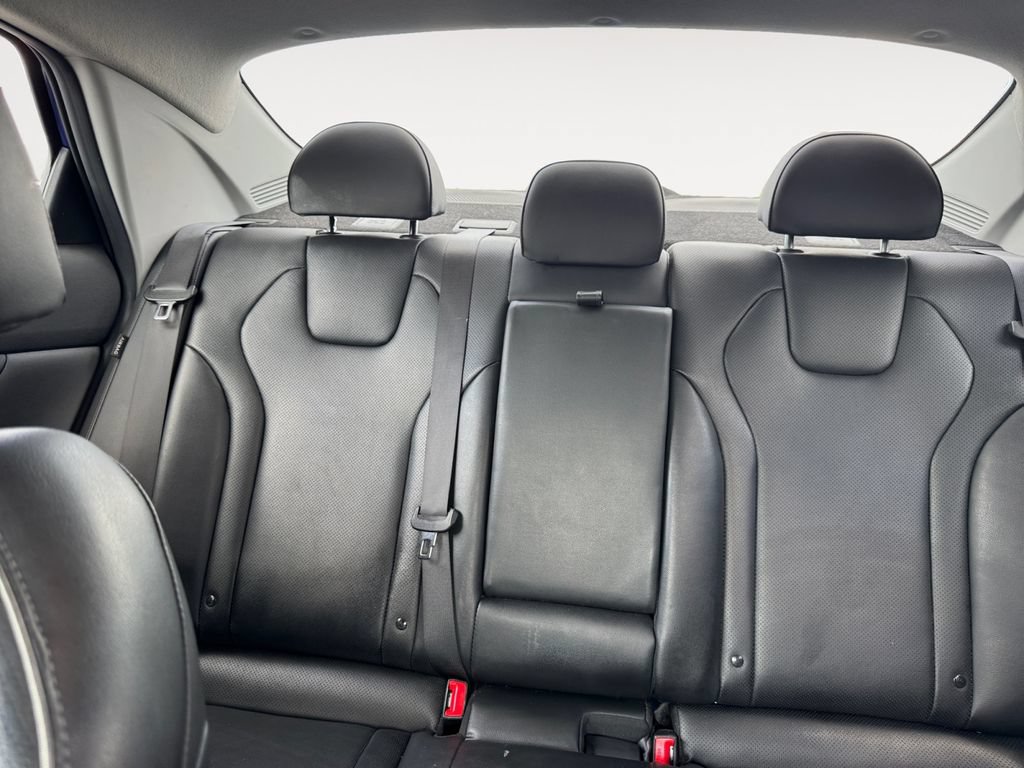 Used 2024 Hyundai Elantra Limited FWD image 13