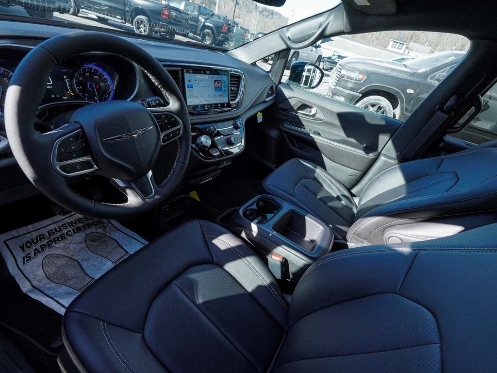 New 2026 Chrysler Pacifica Select FWD image 11