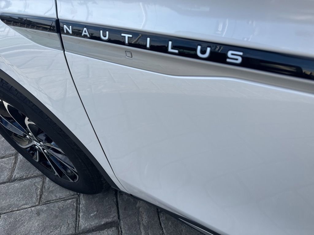 Used 2024 Lincoln Nautilus Premier w/ Equipment Group 102A image 5