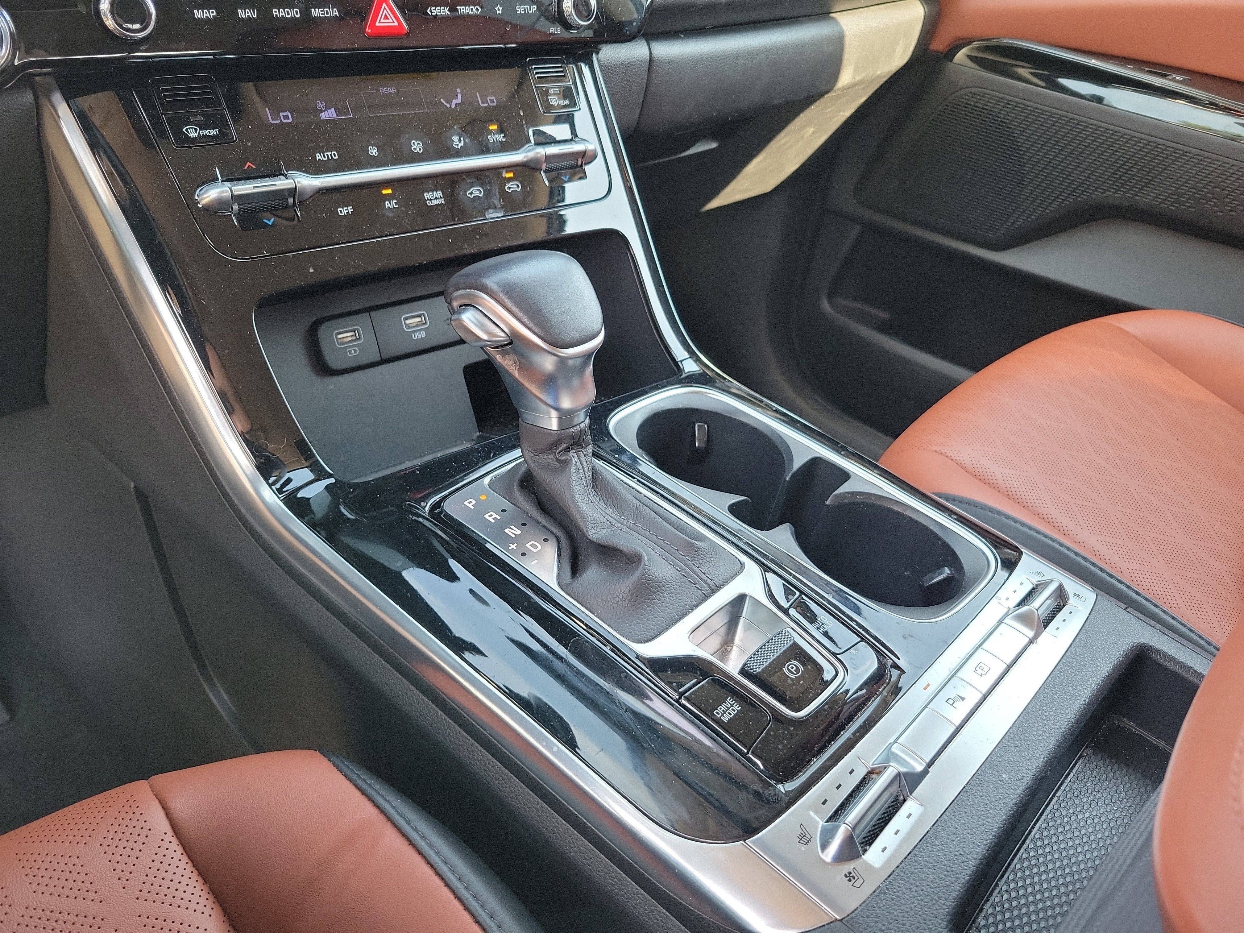 Used 2023 Kia Carnival SX image 14