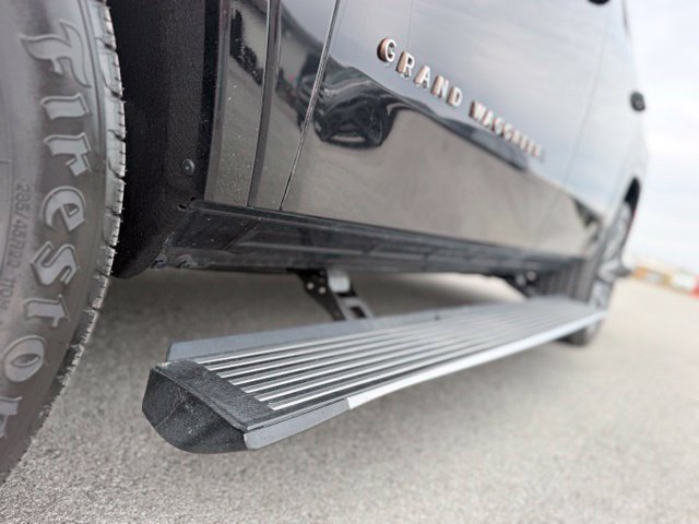 Used 2023 Jeep Grand Wagoneer Series III AWD/4WD image 11
