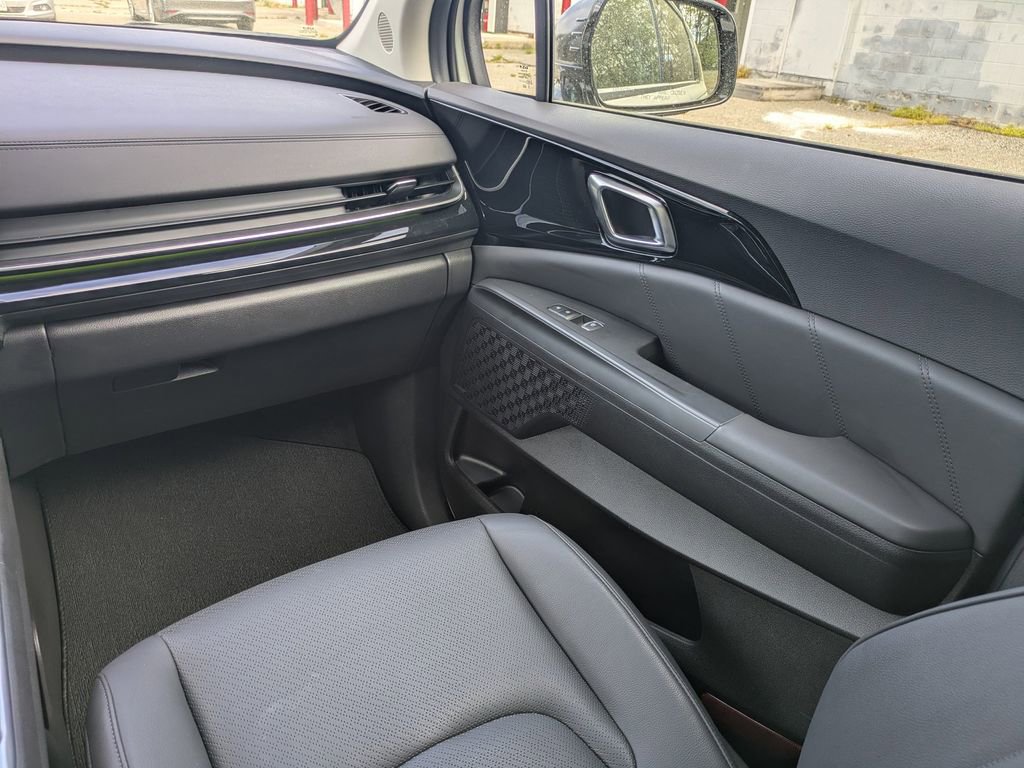 Used 2025 Kia Carnival SX Prestige image 17