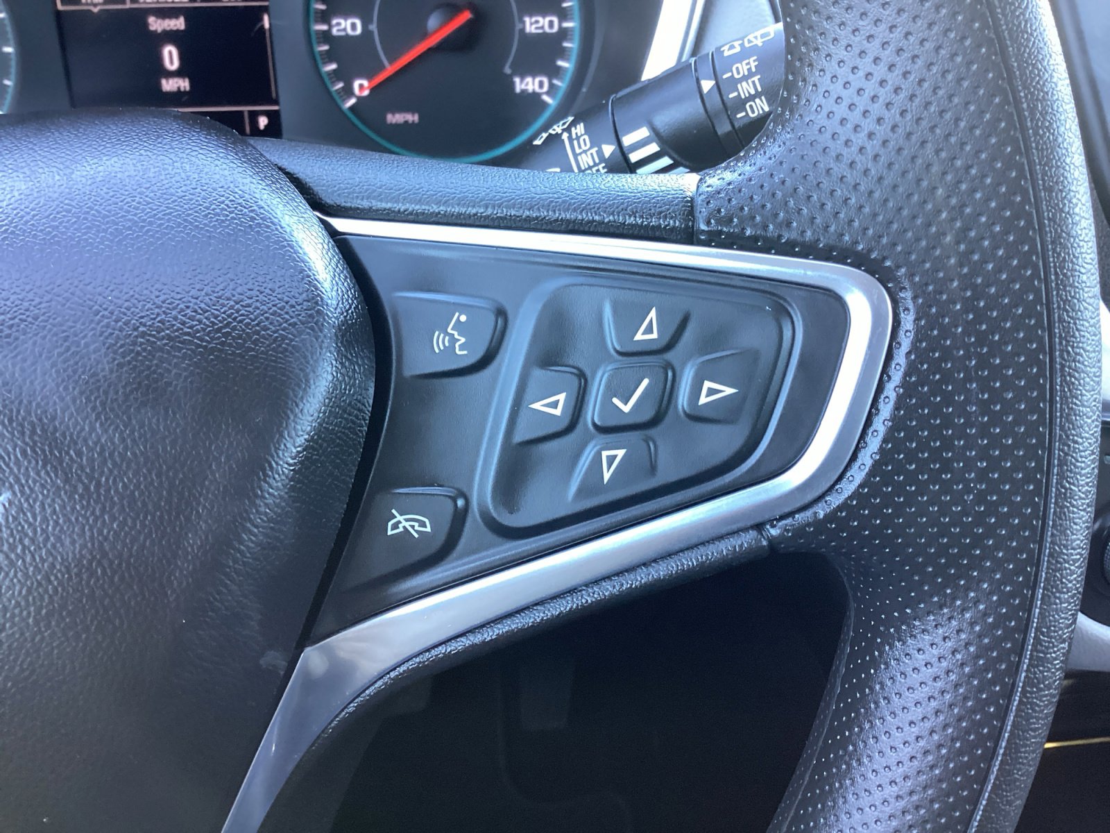 Used 2023 Chevrolet Equinox LS image 31