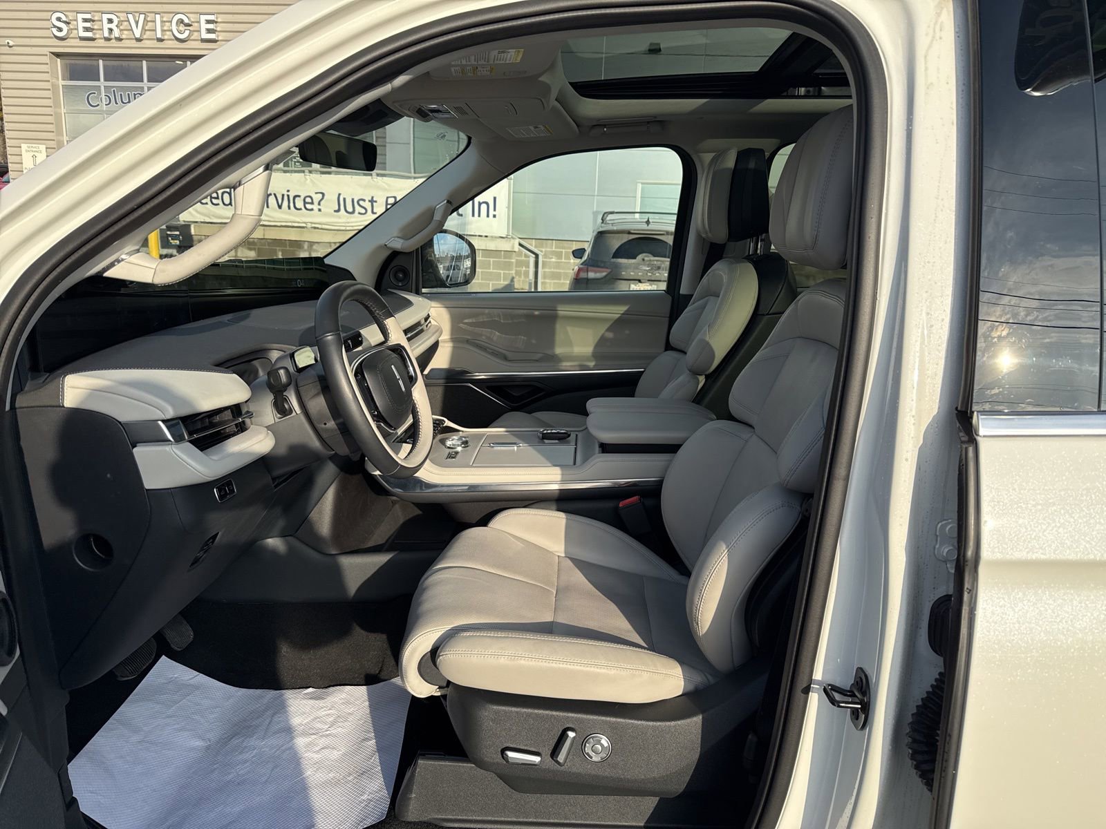 Used 2025 Lincoln Navigator L Reserve image 29