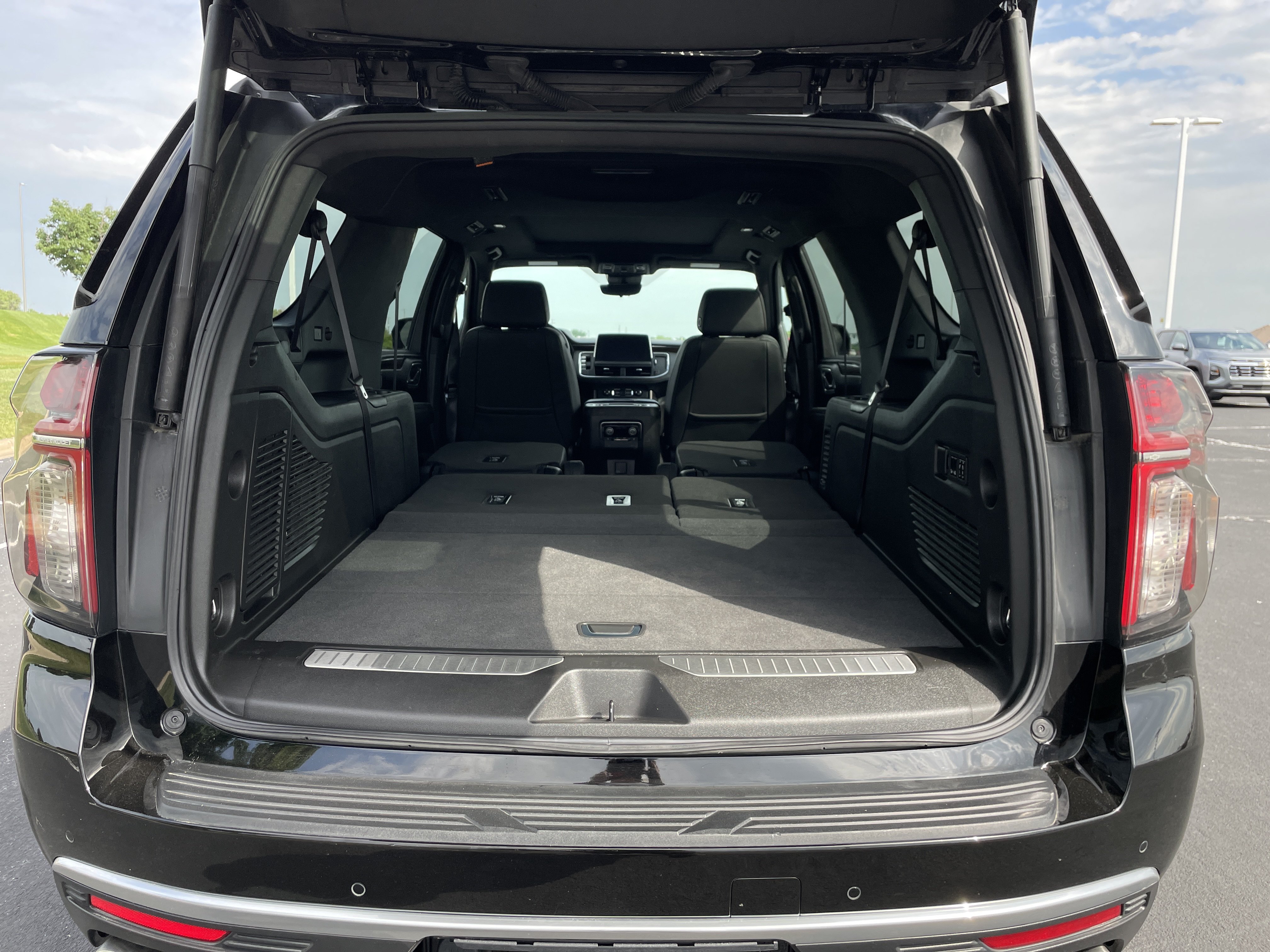 Used 2023 Chevrolet Suburban High Country AWD/4WD image 33