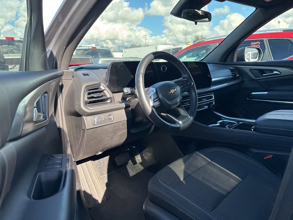 Used 2024 Chevrolet Traverse LT image 7