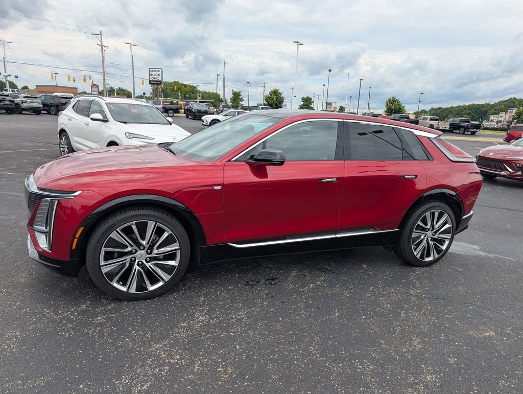 Used 2025 Cadillac Lyriq Luxury w/ LPO, Floor Liner Package AWD/4WD image 4