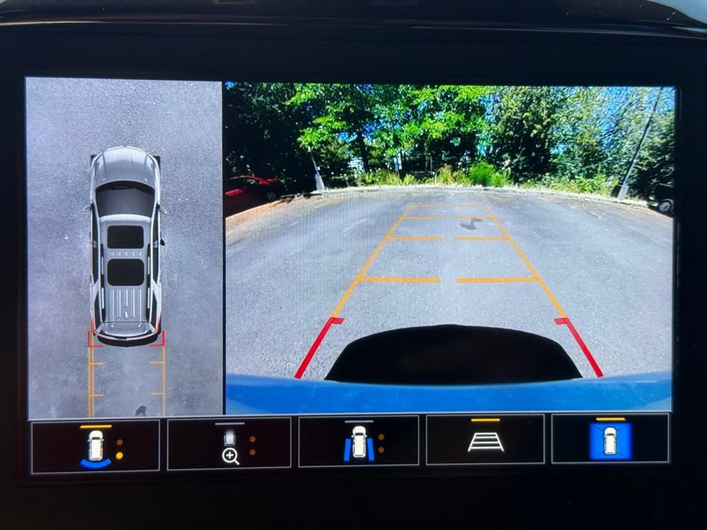 Used 2023 Chevrolet Traverse RS w/ LPO, Floor Liner Package FWD image 30