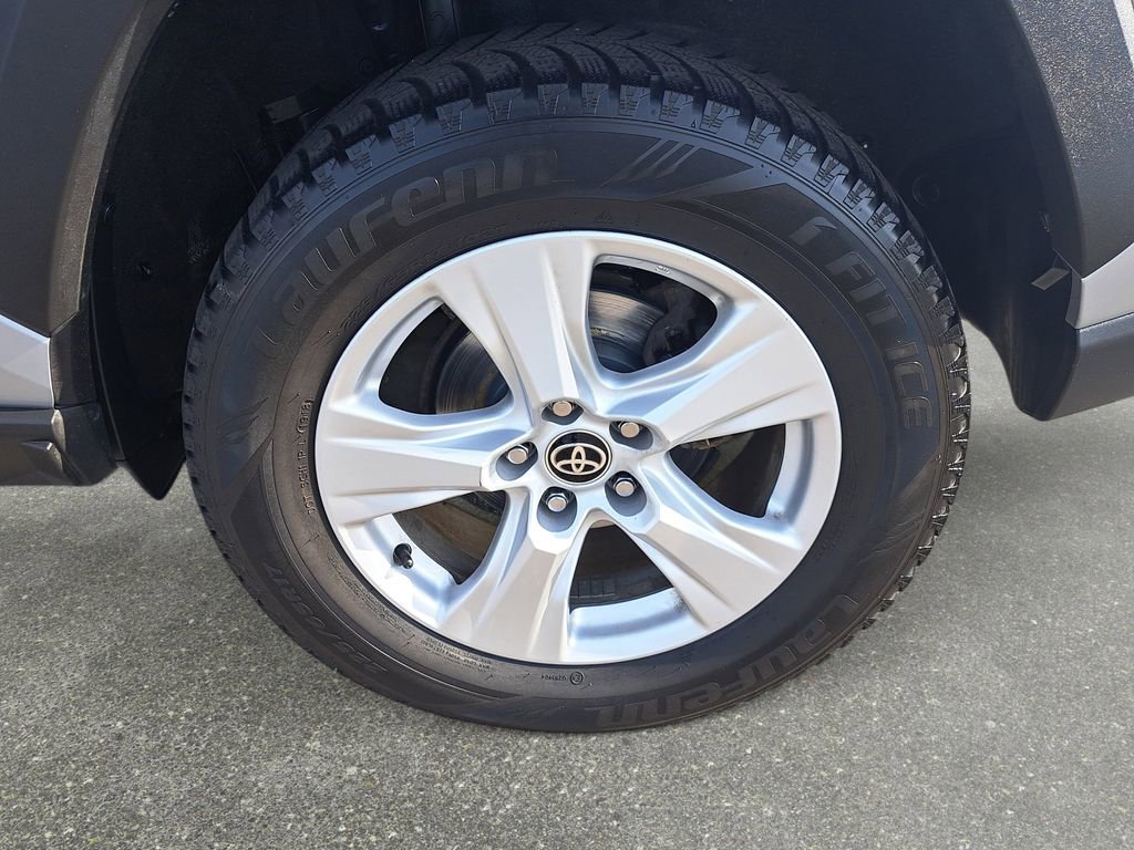 Used 2021 Toyota RAV4 XLE w/ Carpet Mat Package (TMS) AWD/4WD image 33