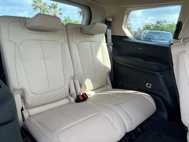 Certified 2022 Jeep Grand Cherokee L Limited RWD image 37