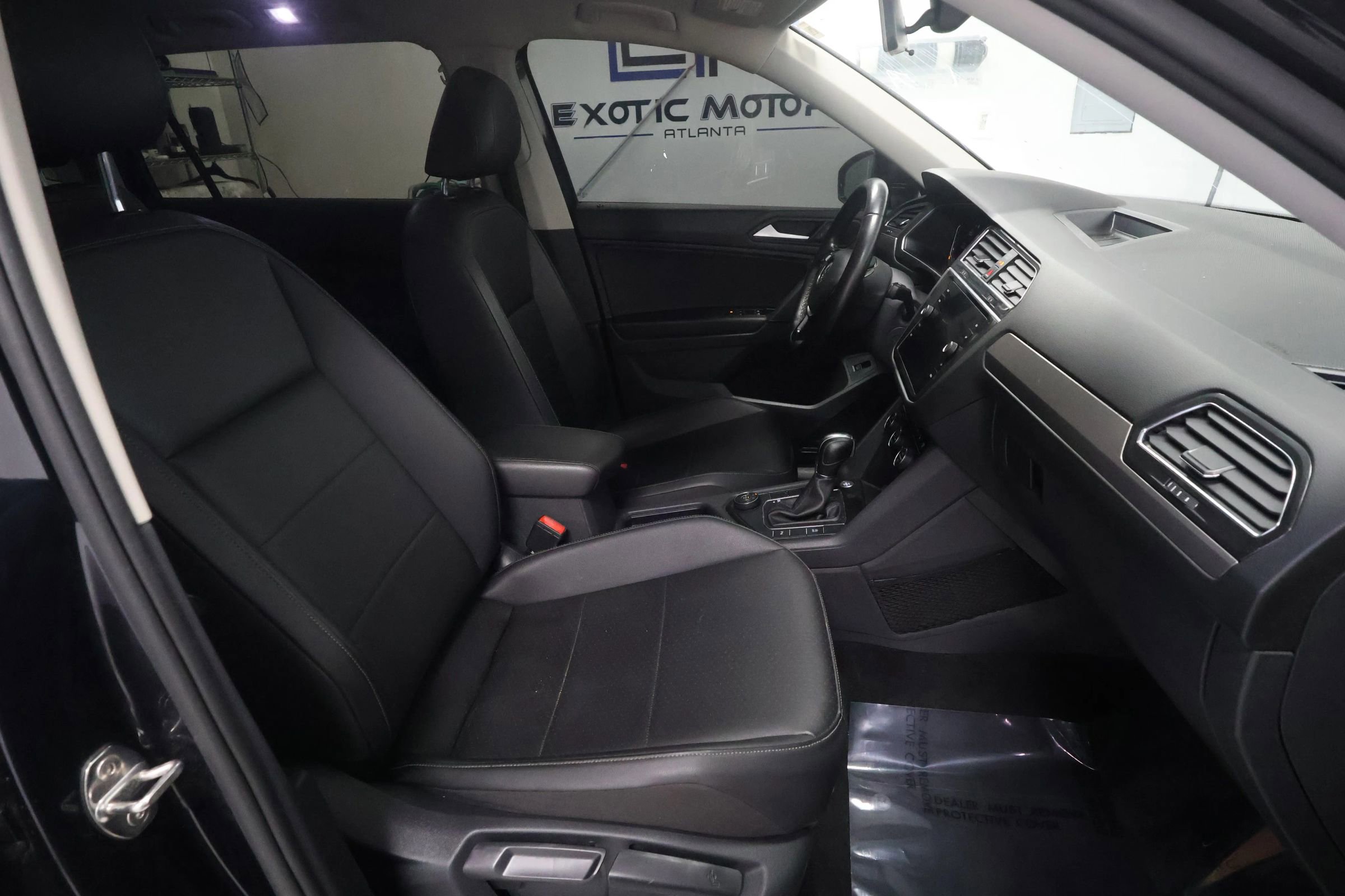 Used 2019 Volkswagen Tiguan SE image 35