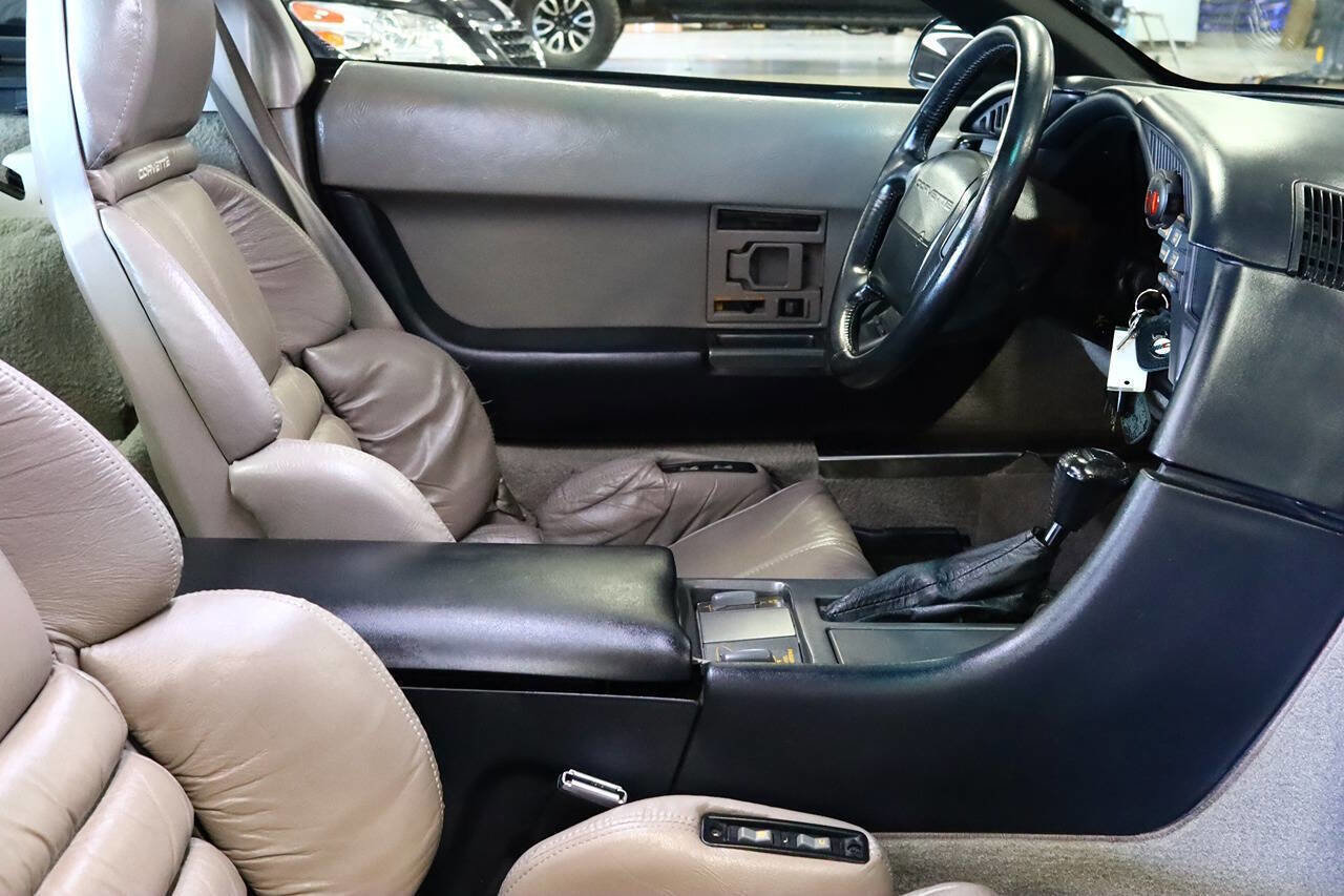 Used 1990 Chevrolet Corvette Coupe RWD image 18