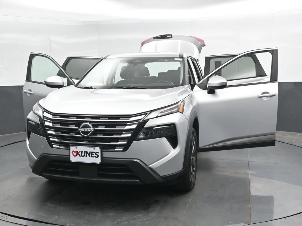Used 2025 Nissan Rogue SV AWD/4WD image 49