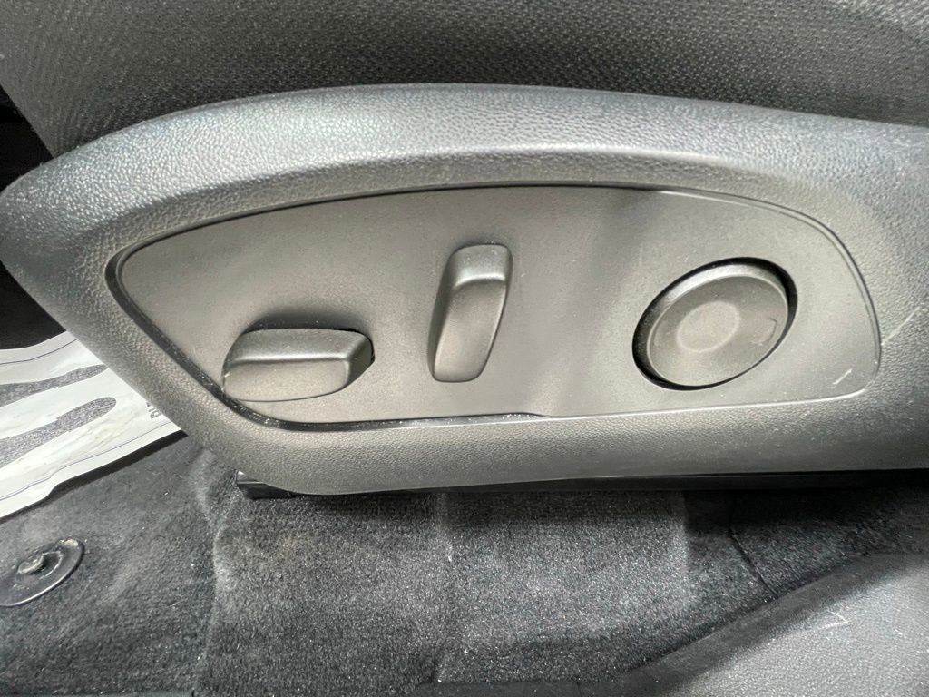 Used 2025 GMC Acadia Elevation AWD/4WD image 17
