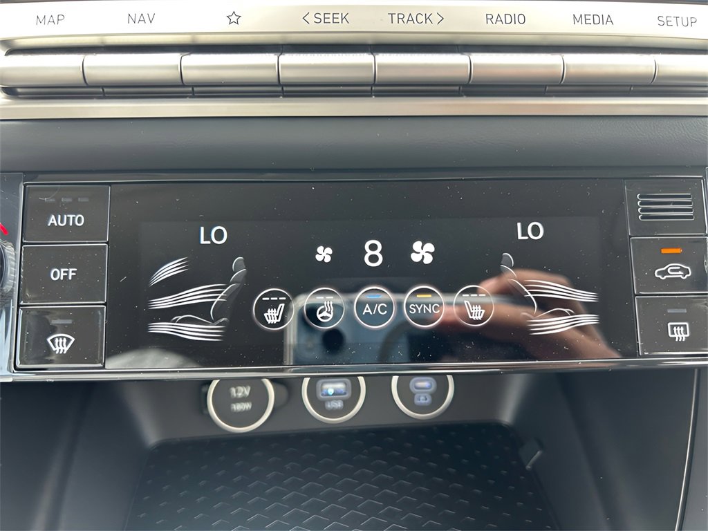 New 2025 Genesis G70 2.5T image 22