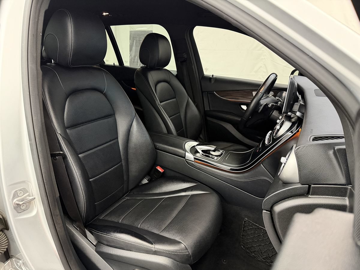 Used 2017 Mercedes-Benz GLC 300 4MATIC image 29