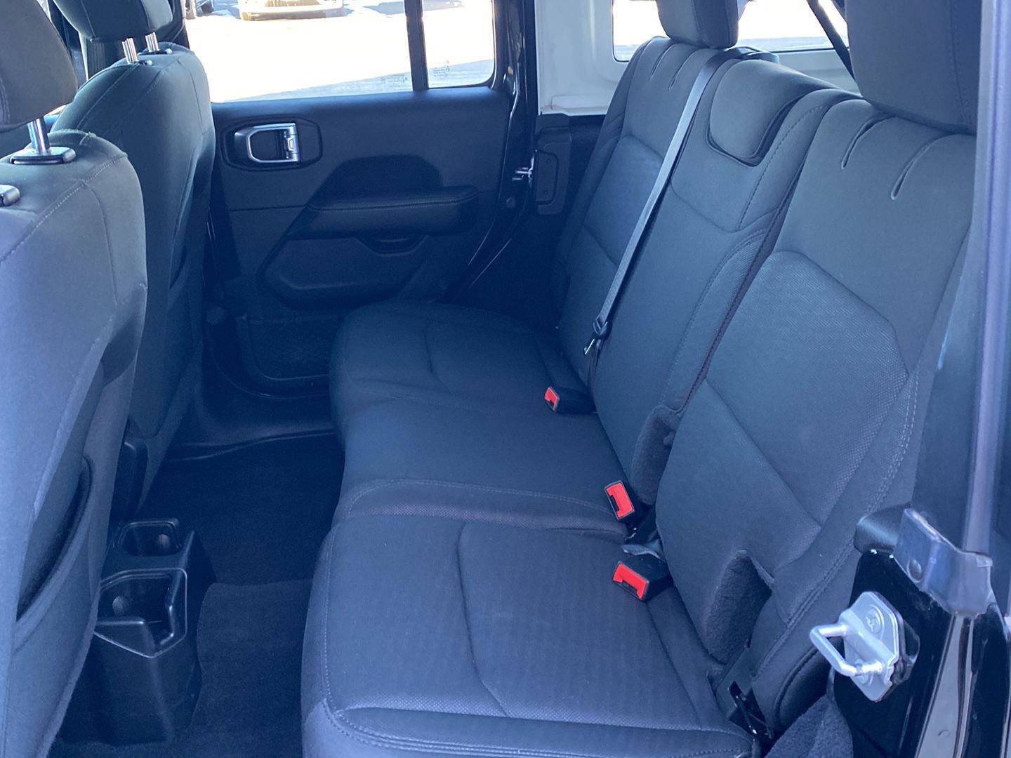 Used 2019 Jeep Wrangler Unlimited Sahara image 18