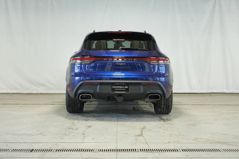 Certified 2026 Porsche Macan AWD/4WD image 6