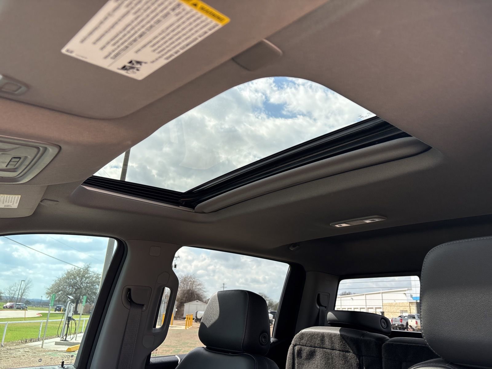 Used 2021 Chevrolet Silverado 1500 LT Trail Boss w/ Convenience Package II image 10