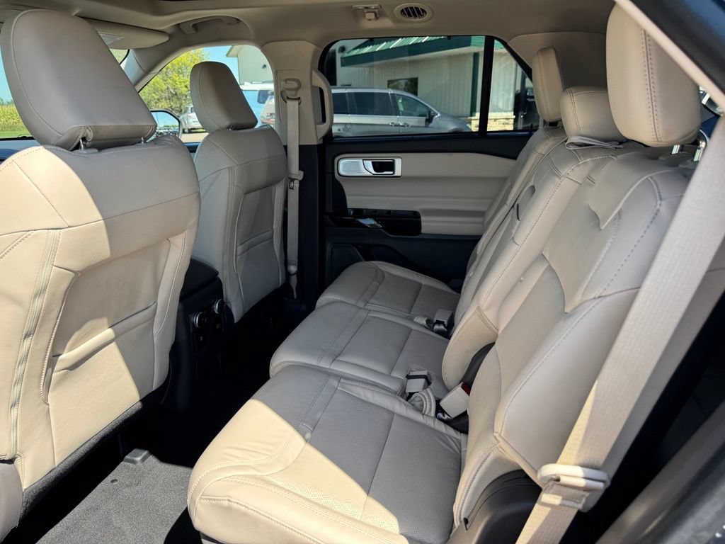 Used 2023 Ford Explorer Platinum w/ Technology Package AWD/4WD image 14