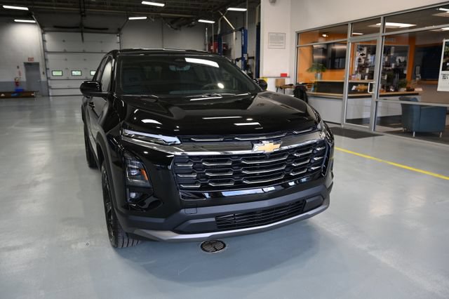 New 2026 Chevrolet Equinox LT w/ Convenience Package II FWD image 3