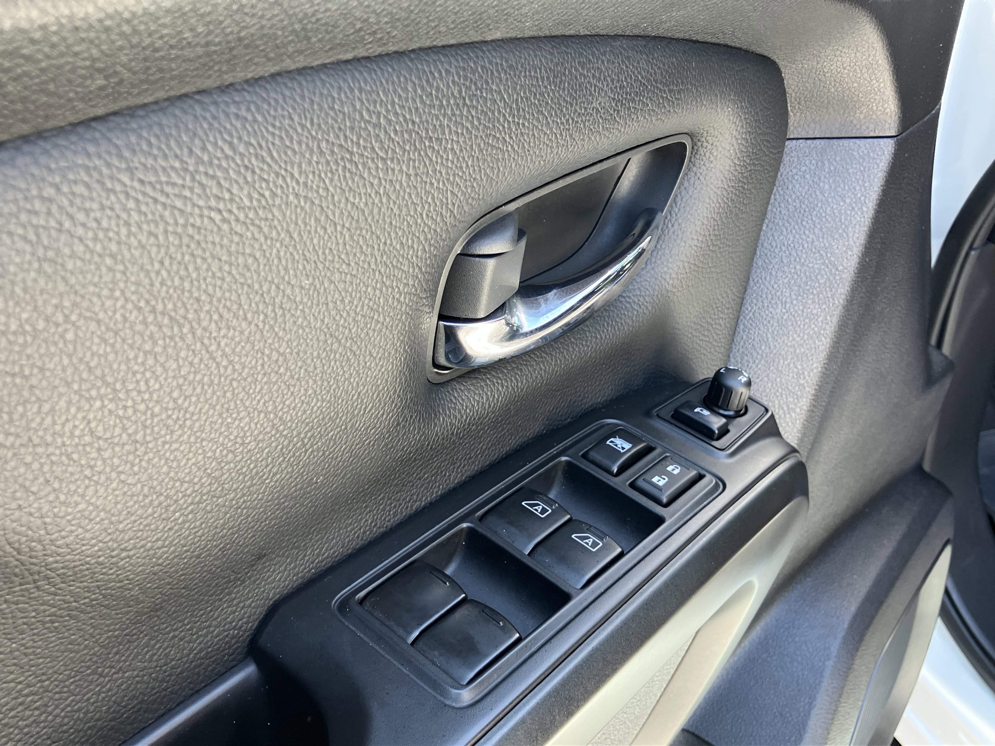 Used 2023 Nissan Titan PRO-4X w/ Pro-4x Convenience Package AWD/4WD image 15