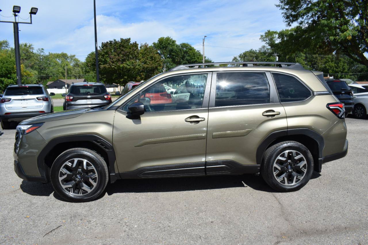 Used 2025 Subaru Forester Premium AWD/4WD image 11