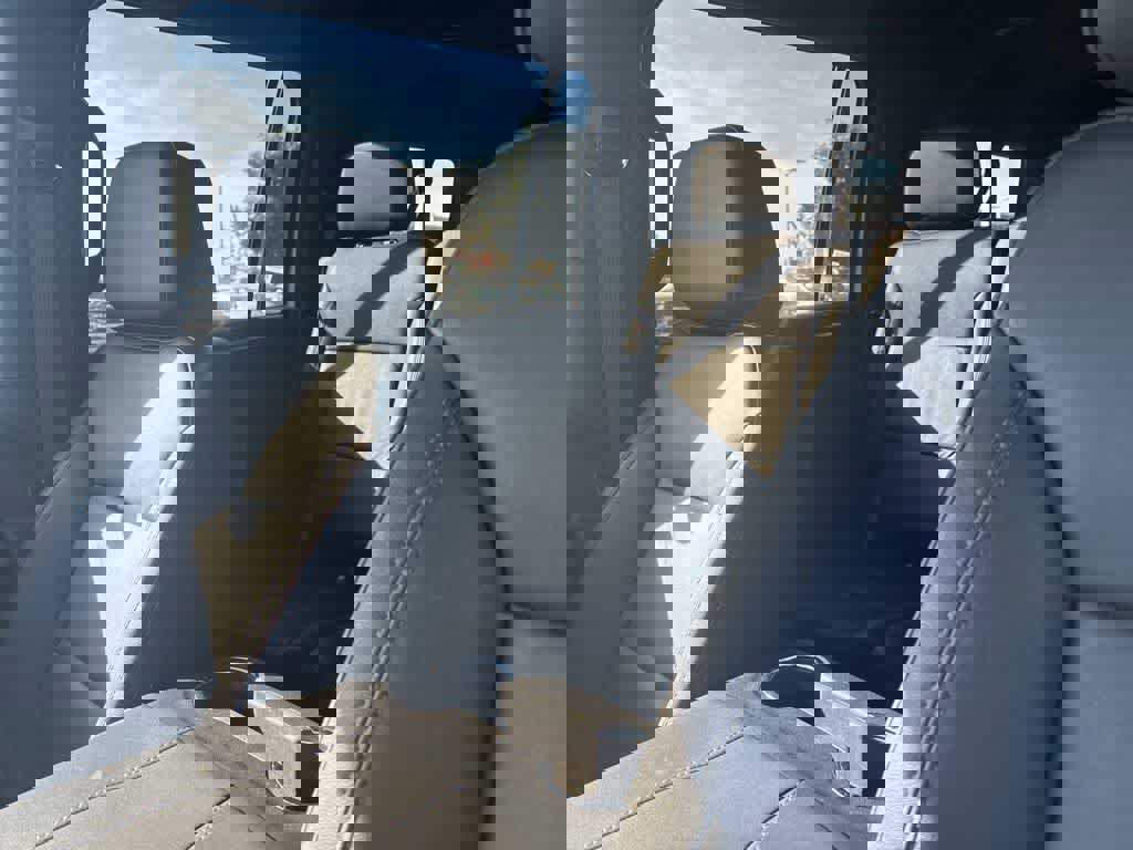 Used 2025 Chevrolet Suburban Z71 image 14