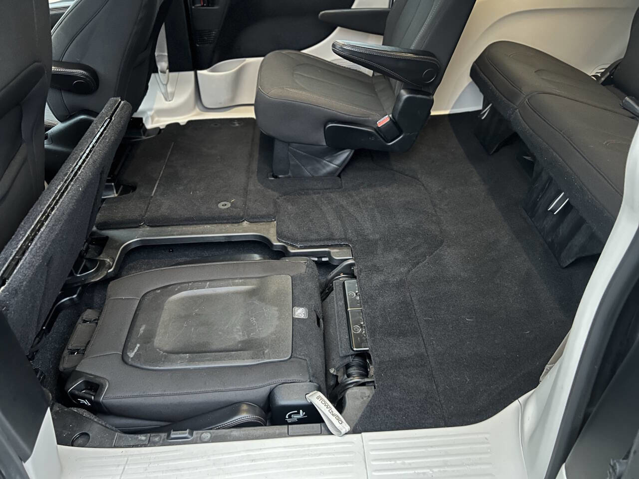 Used 2017 Chrysler Pacifica Touring image 26