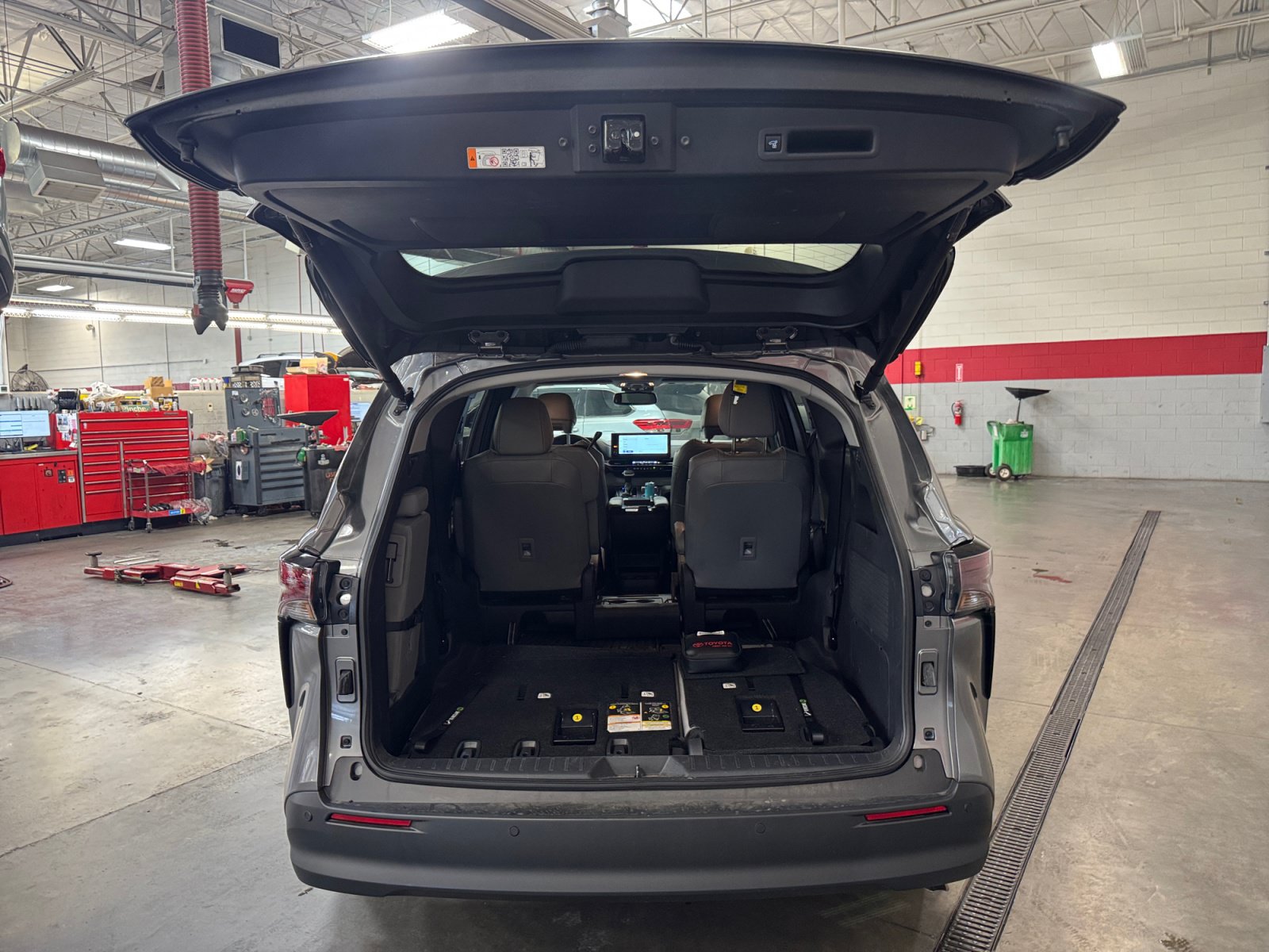 Certified 2026 Toyota Sienna XLE FWD image 34