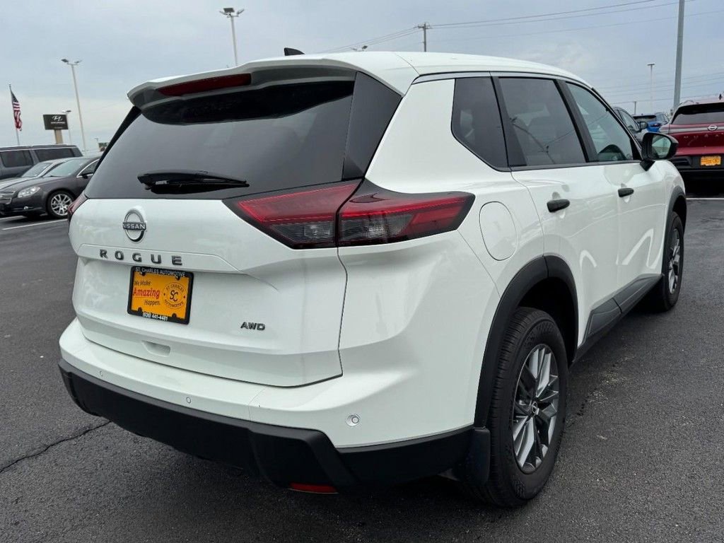 Used 2025 Nissan Rogue S image 3