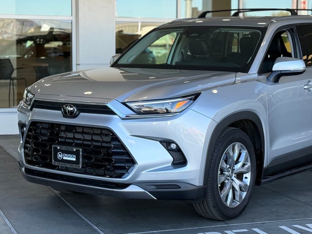 Used 2024 Toyota Grand Highlander Limited image 3