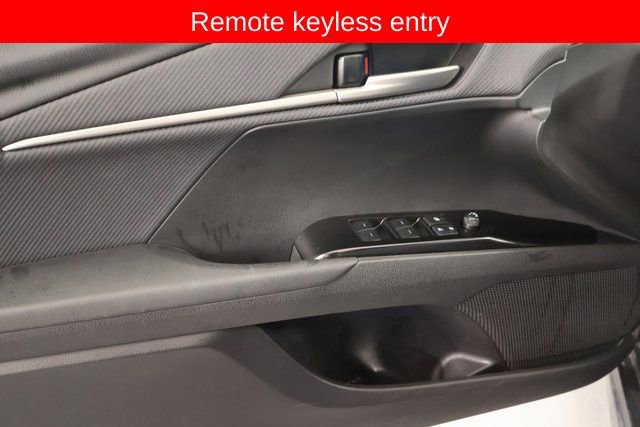 Used 2025 Toyota Camry SE image 11