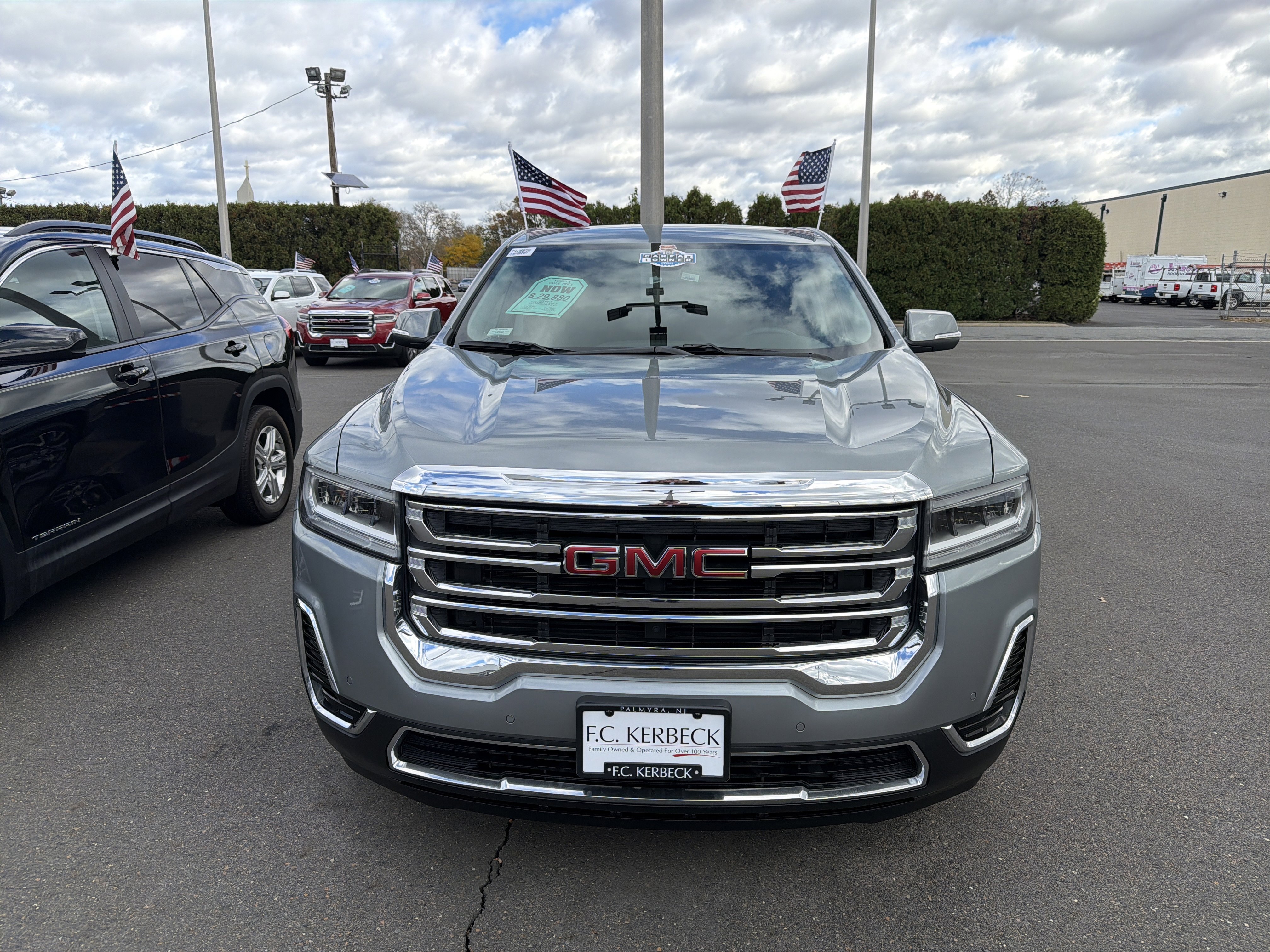 Certified 2023 GMC Acadia SLE image 2