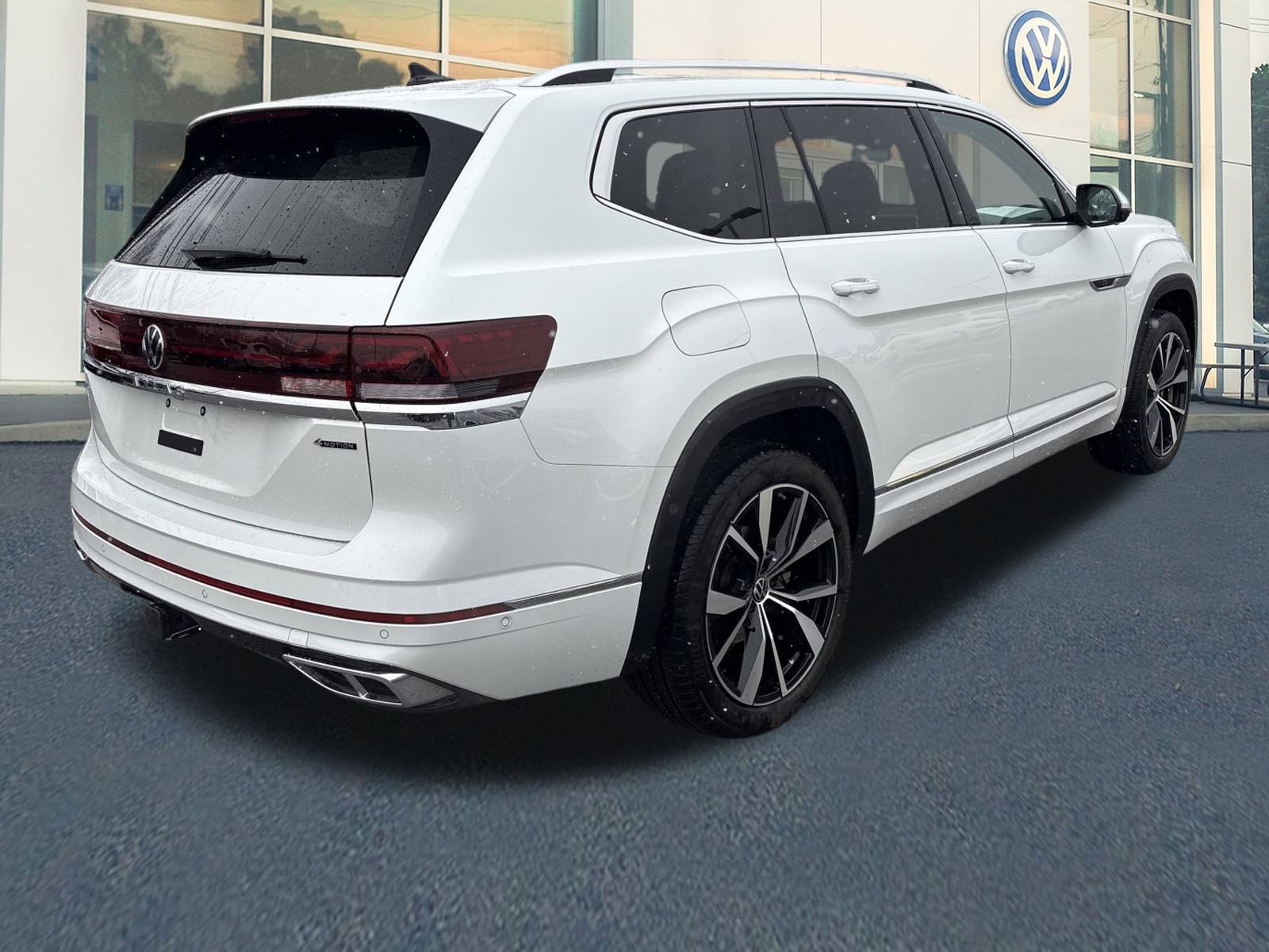 Certified 2024 Volkswagen Atlas SEL Premium R-Line image 4