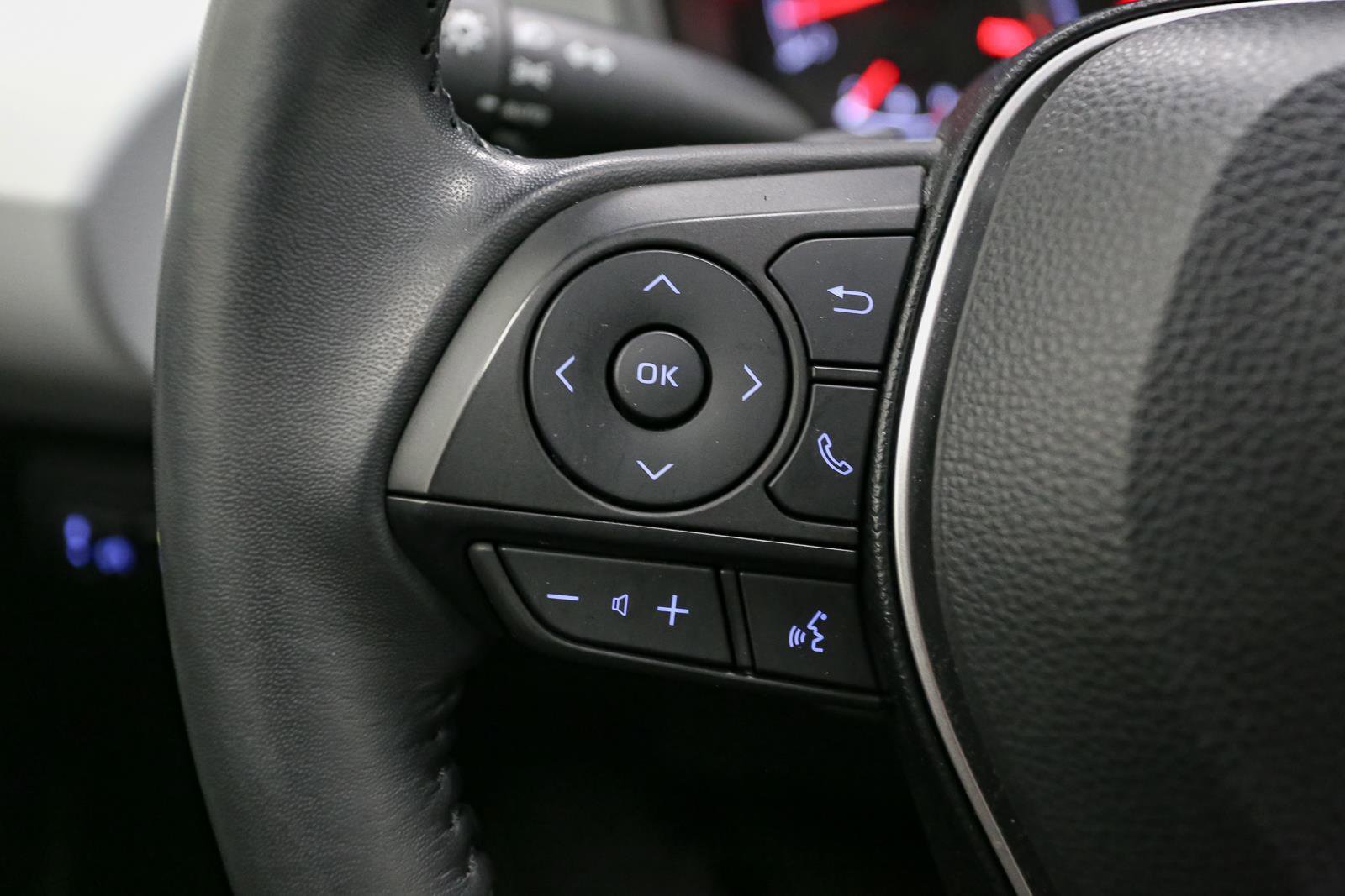 Used 2019 Toyota Corolla SE FWD image 33