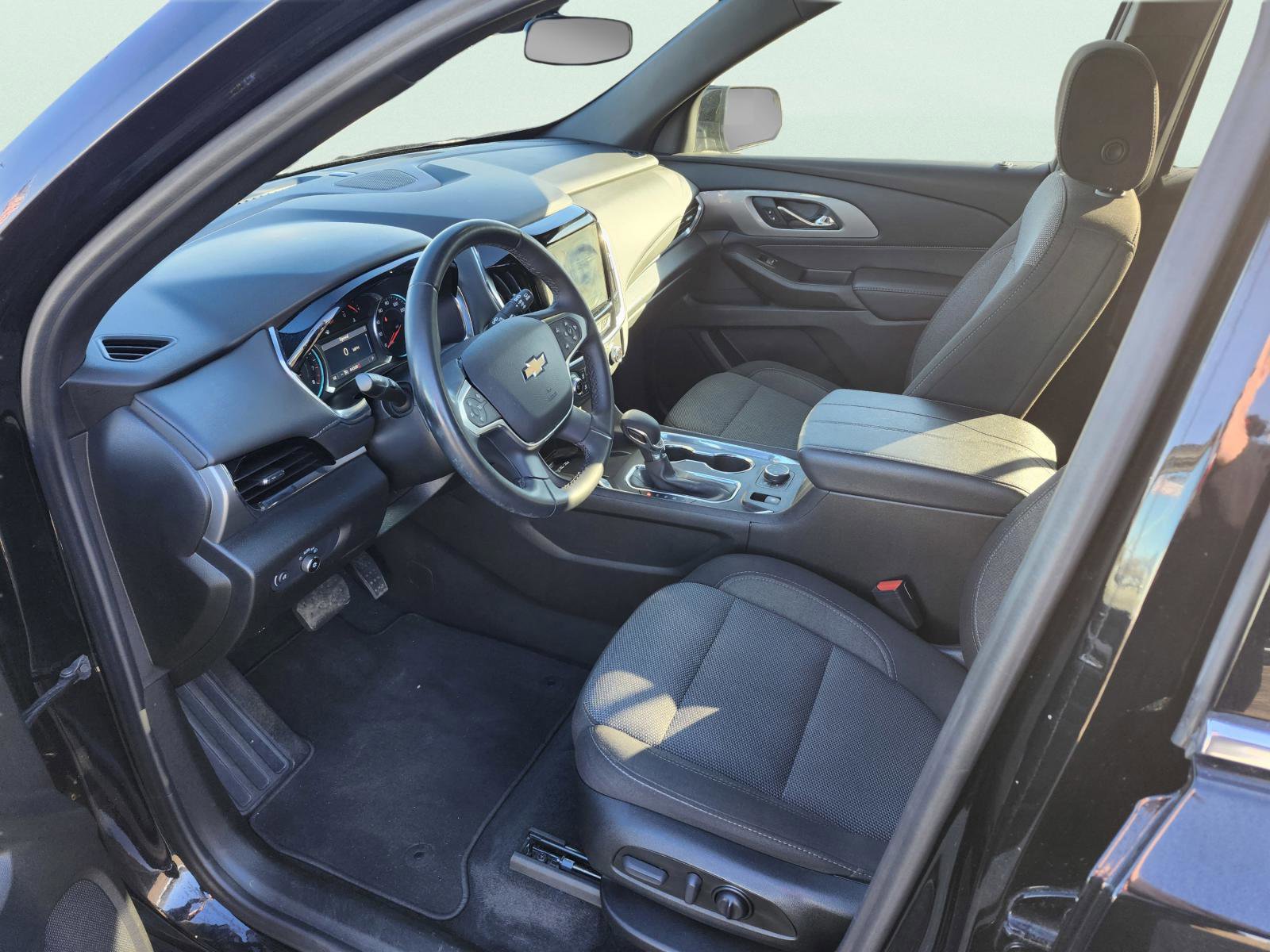 Used 2023 Chevrolet Traverse LT image 11